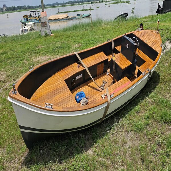 Export-Suitable Slope Yacht Premium Boat for Watersports Enthusiasts